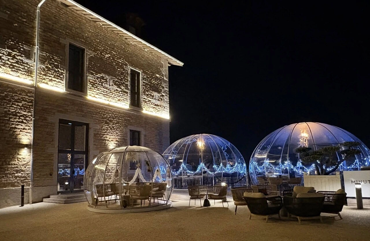 Lyon : cette terrasse avec vue propose une expérience magique dans des bulles transparentes
