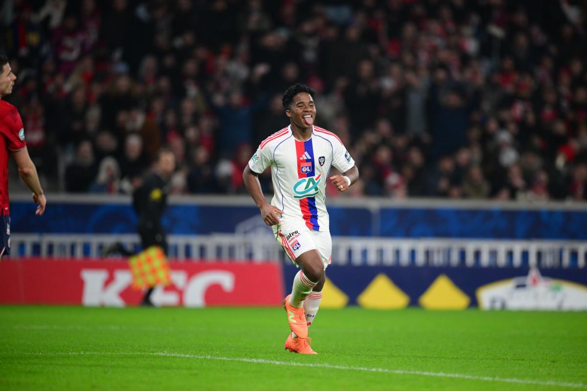 Endrick frappe fort : premier match, premier but avec l’OL
